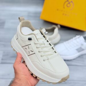 BREATHABLE MEN'S SPORTS SHOES